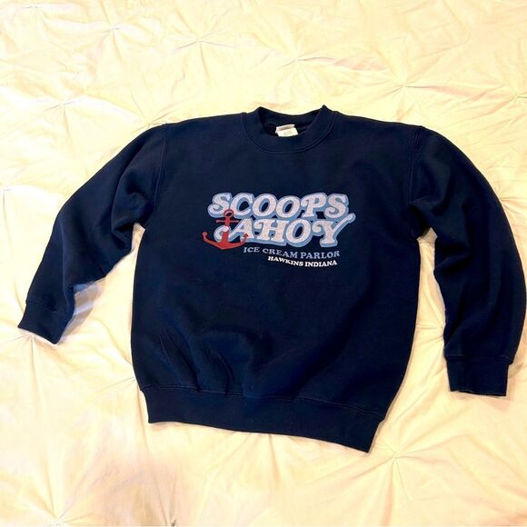 Gildan Heavy Blend Scoops Ahoy Boy's Blue Crew Neck Pullover Sweater Size Medium - Picture 1 of 7